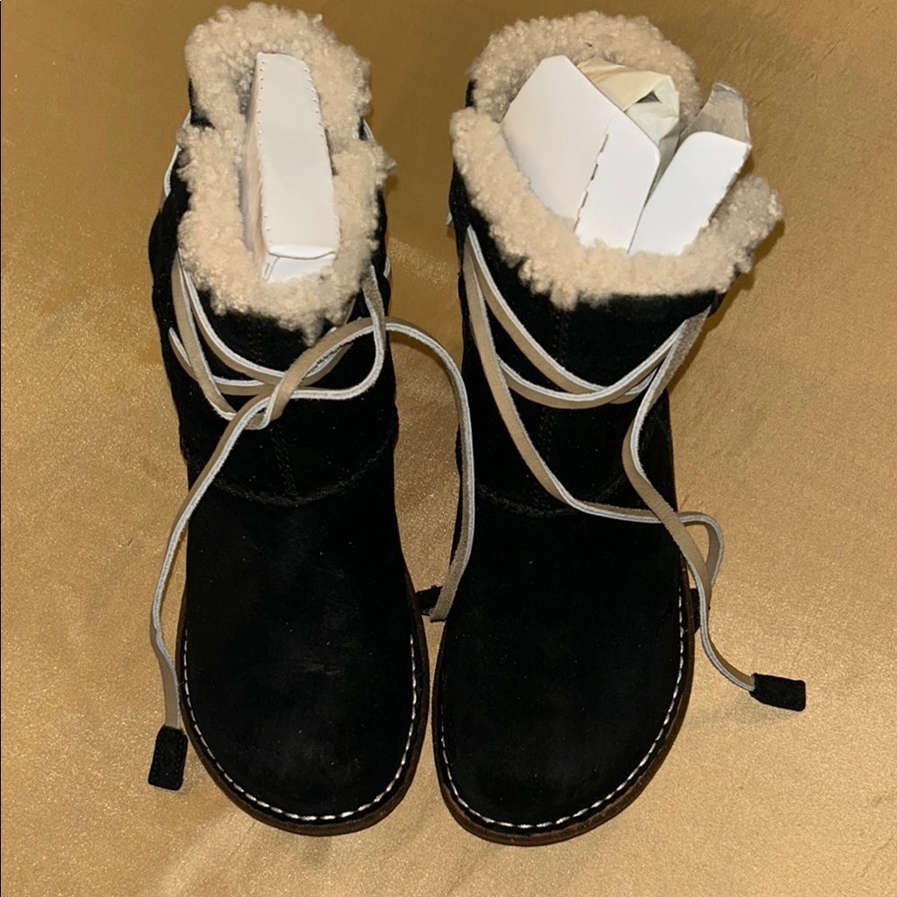 UGG Black and Cream Winter Boots with Ankle-High Design 7